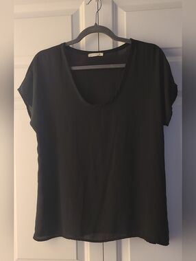 Soprano Black Scoop Neck Short Sleeve Top-M
